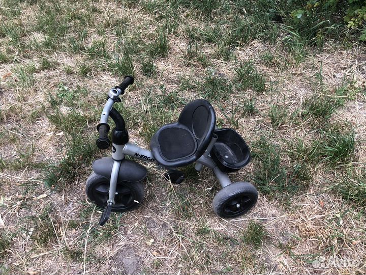 Трехколесный велосипед с ручкой