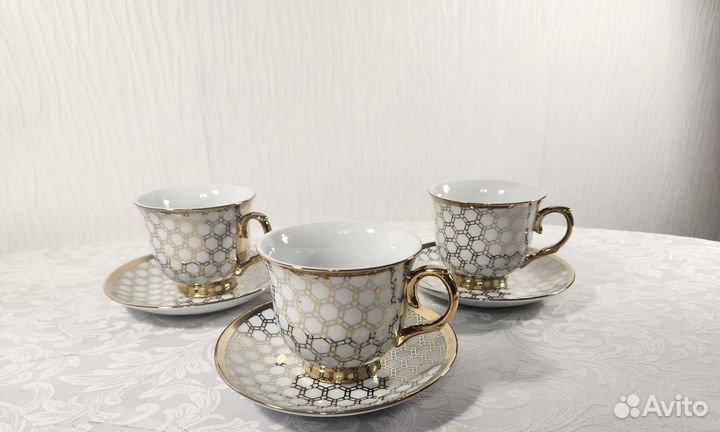 Три чашки с блюдцем