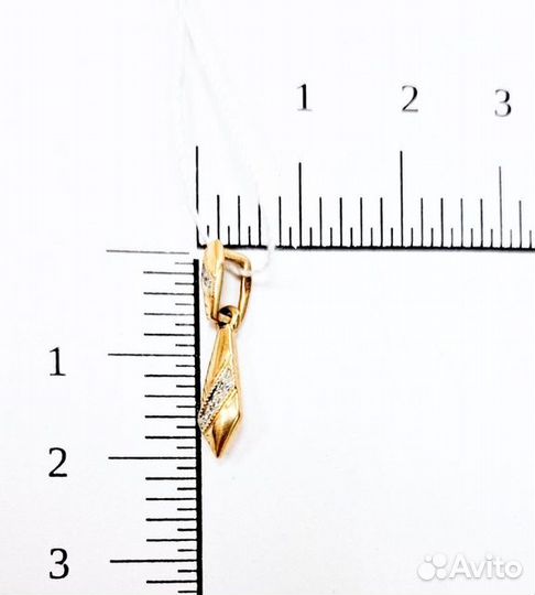 Золотая подвеска с камнем