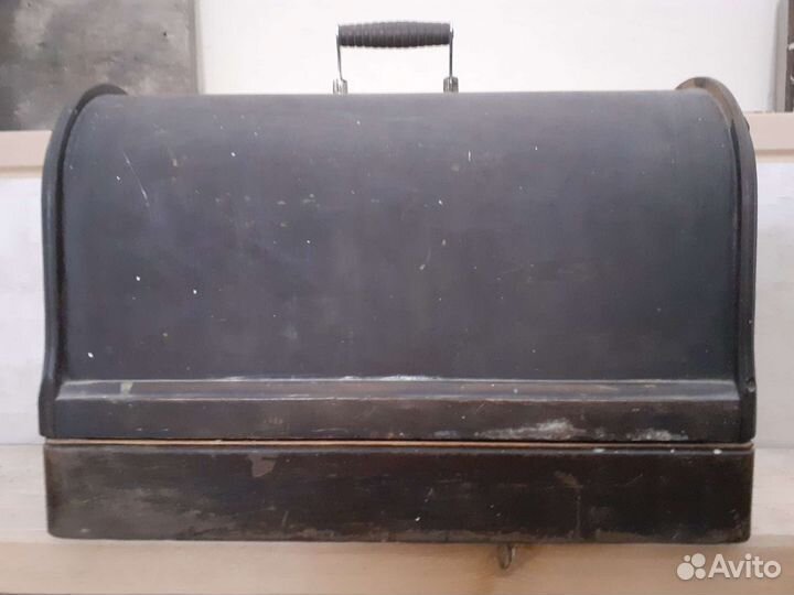 Швейная машина 