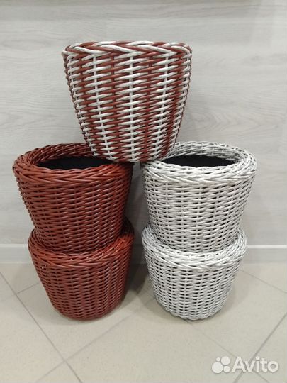 Кашпо из искусственного ротанга