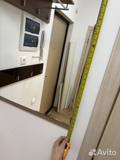 Полка с крючками и зеркало в прихожую