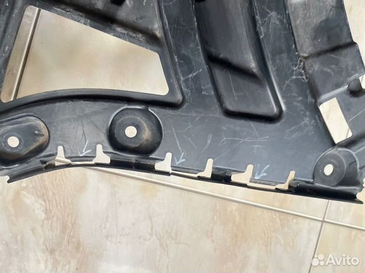 Кронштейн бампера задний левый Bmw X 5 F 25 С 2010