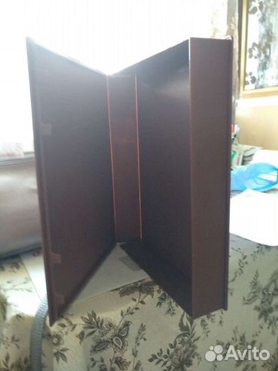 Пластиковая коробка