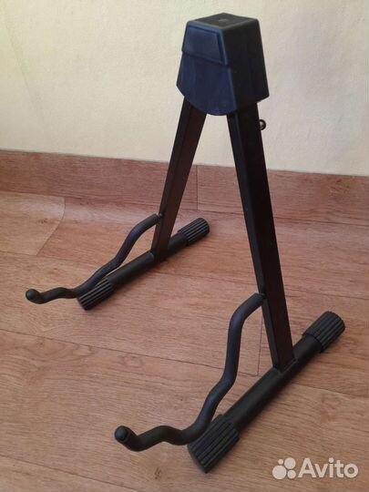 Напольная стойка для гитары