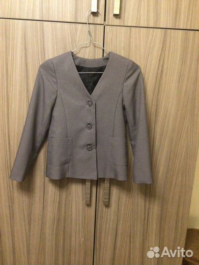 Продам школьный костюм на 1 класс школа 49