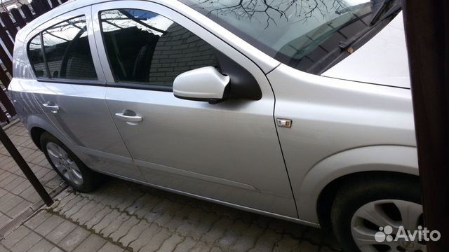 Опель Астра H дверь