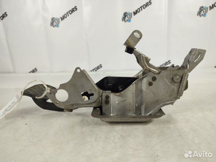 Педаль тормоза Nissan March K13 HR12DE 2011