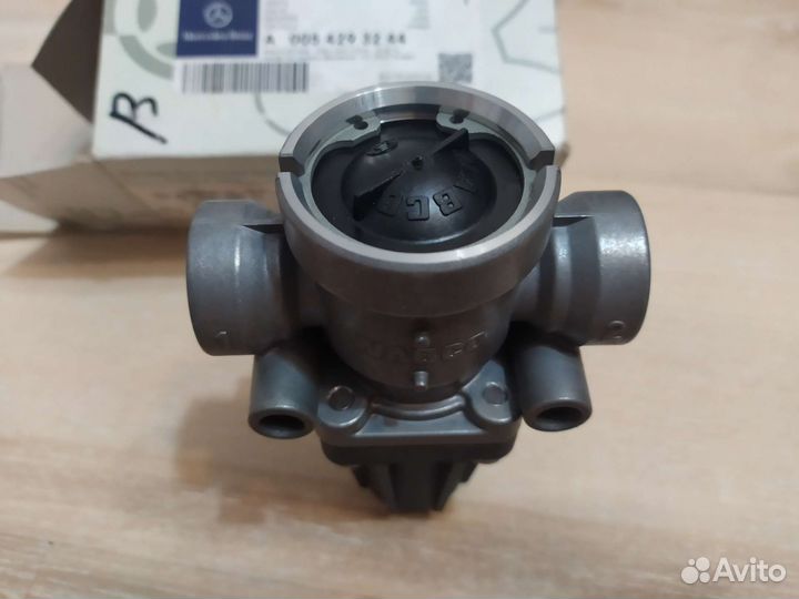 Редукционный клапан A0054293244 Mercedes-Benz