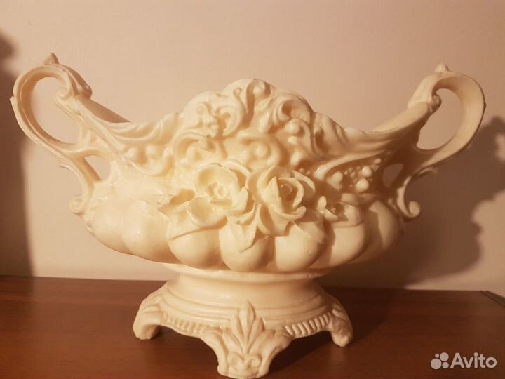 Ваза и статуэтка