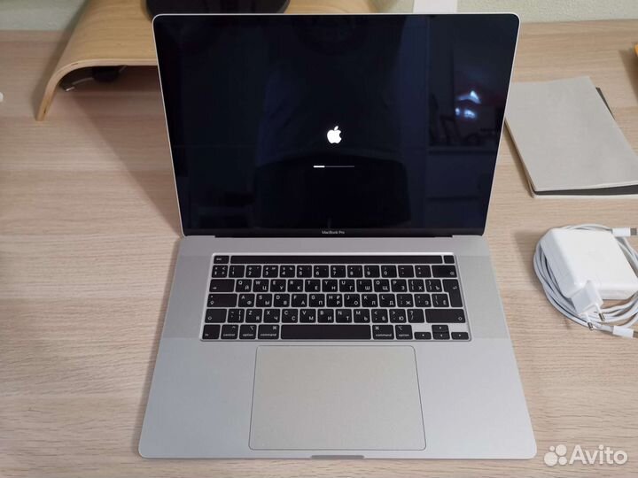 Apple MacBook Pro 16 2019 серебристый (mvvm2ru/A)
