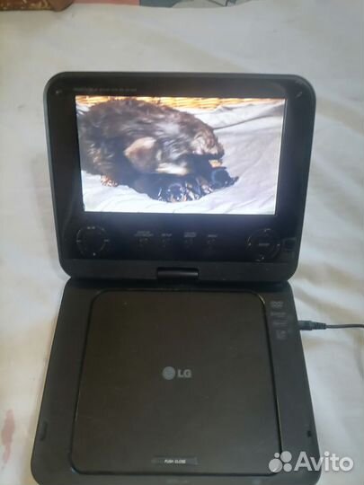 Портативный dvd плеер LG d472b
