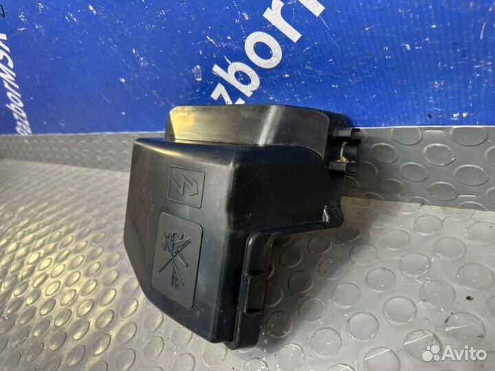 Крышка блока предохранителей Nissan Terrano D10