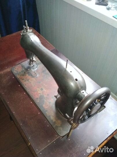 Швейная машинка по коже Зингер