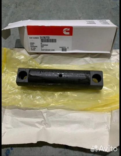 Вал (ось) коромысла Cummins 3176772