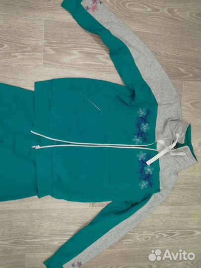 Костюм спортивный