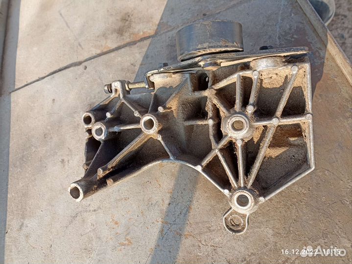 Кронштейн генератора Renault Clio Simbol