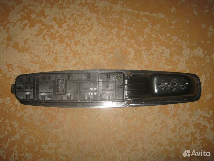 Блок управления стеклоподъемниками Renault Megane