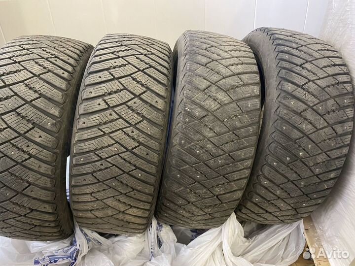 Goodyear UltraGrip 215/55 R17