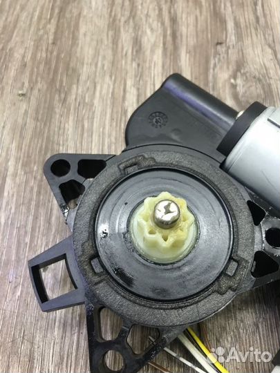 Мотор стеклоподъемника передний левый Mazda 3