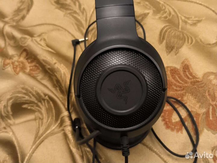 Проводные наушники