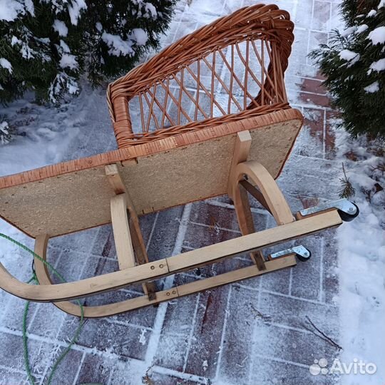 Санки плетеные из лозы