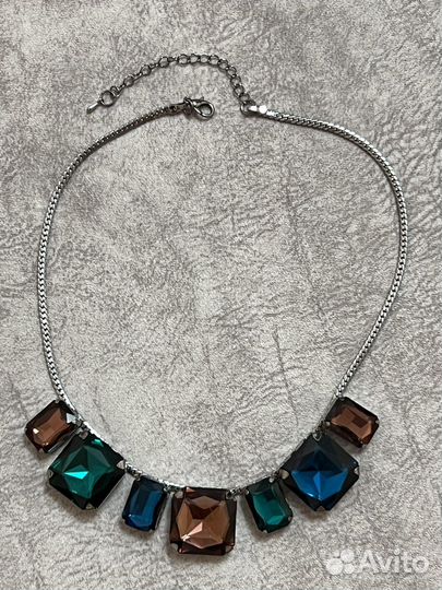 Ожерелье с крупными камнями