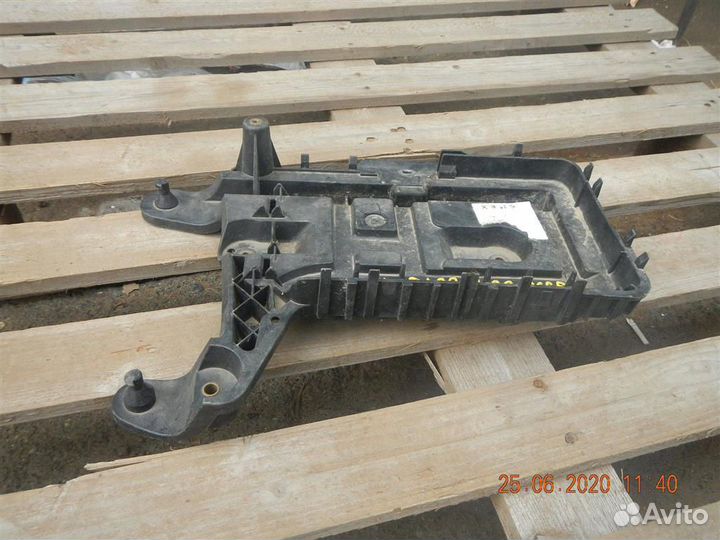 Крепление акб (корпус/подставка) VW Passat CC 200