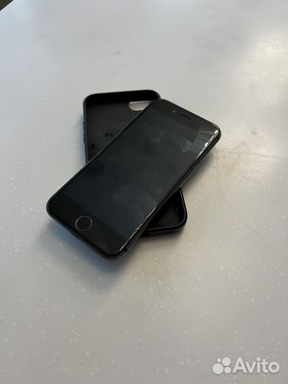 Телефон iPhone 8 64gb
