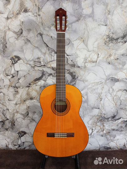 Классияечкая гитара yamaha CG102