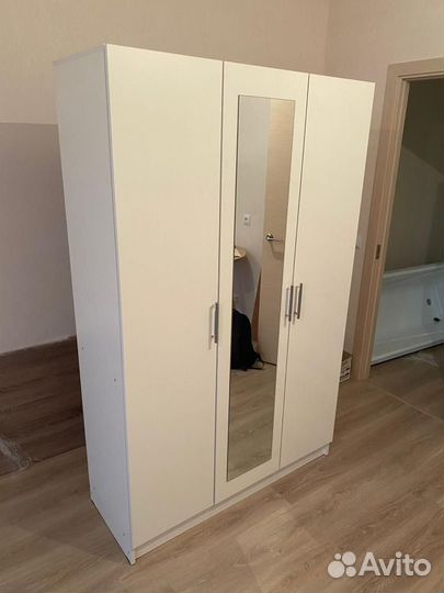 Шкаф распашной