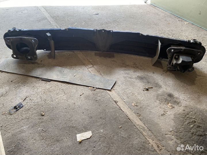 Усилитель переднего бампера на renault laguna 2