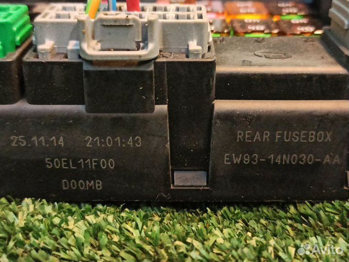 Блок предохранителей задний Jaguar Xj X351