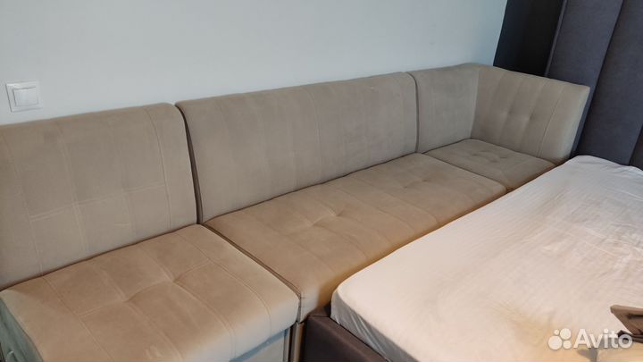 Кухонный угловой диван со спальным местом