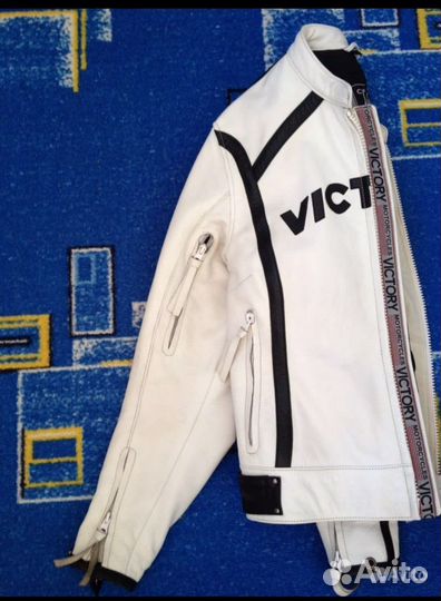 Мотокуртка кожаная женская