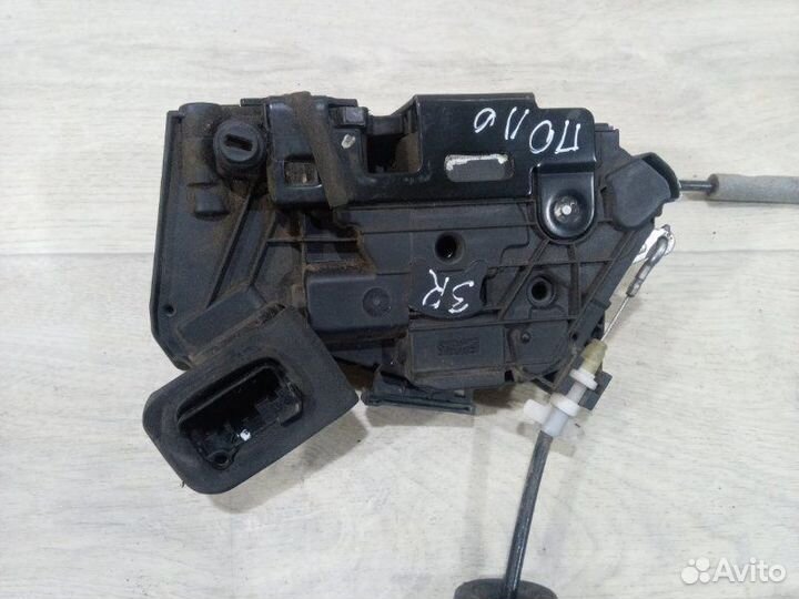 Замок двери задний правый Volkswagen Polo Sed