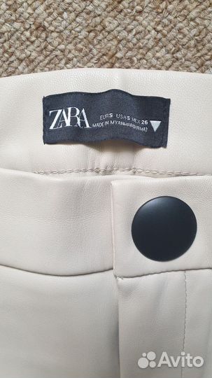 Брюки из экокожи zara