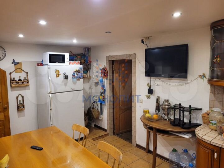 Дом 210 м² на участке 6,5 сот.