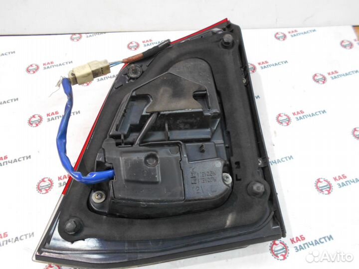 Фонарь задний внутренний Toyota Land Crtuiser 200