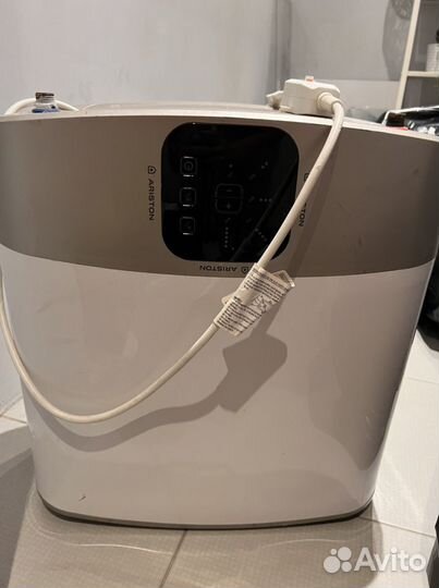 Бойлер водонагреватель Ariston