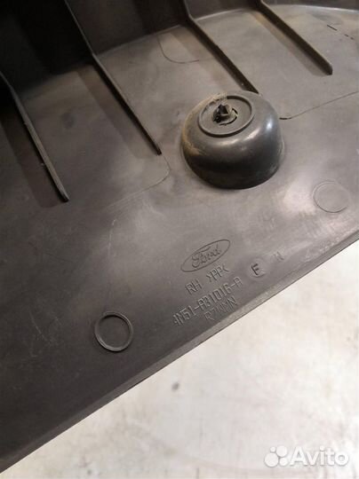 Обшивка стойки Форд Фокус 2