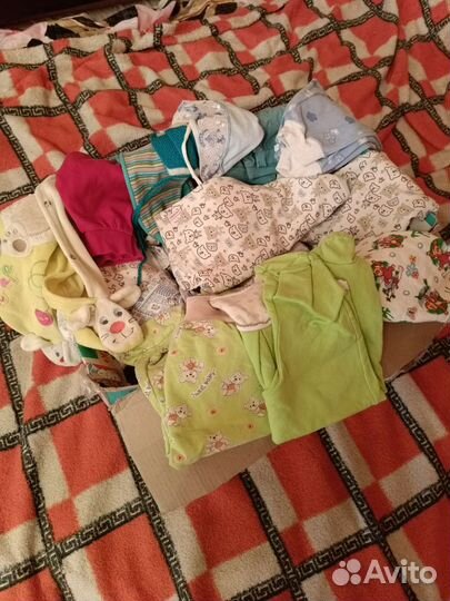 Коробка детских вещей