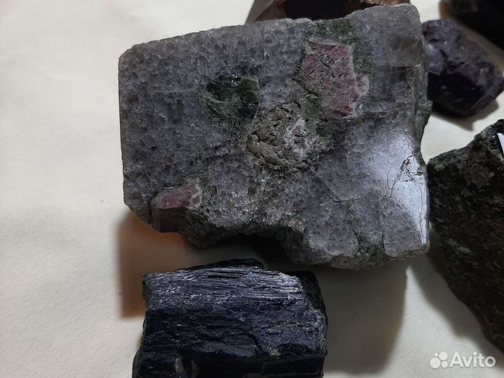Коллеция турмалин,обсидиан,диопсид,гранат альманди