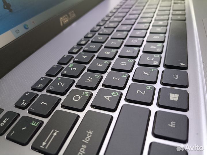 Ноутбук Asus X550C