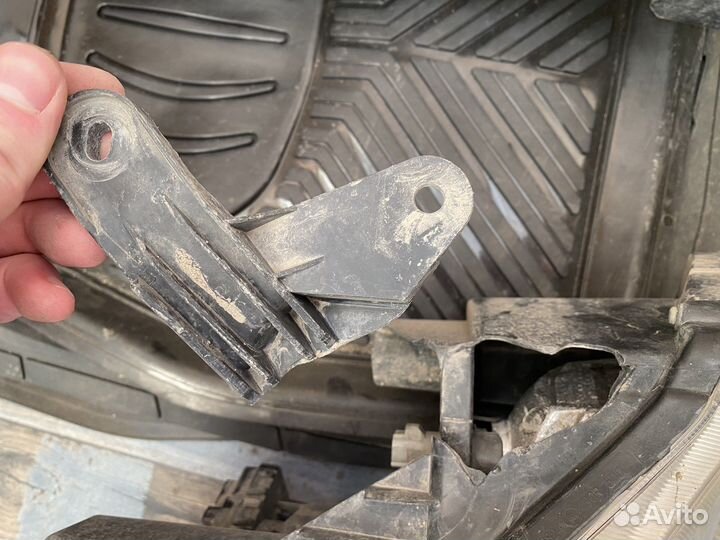 Фара nissan bluebird sylphy RH