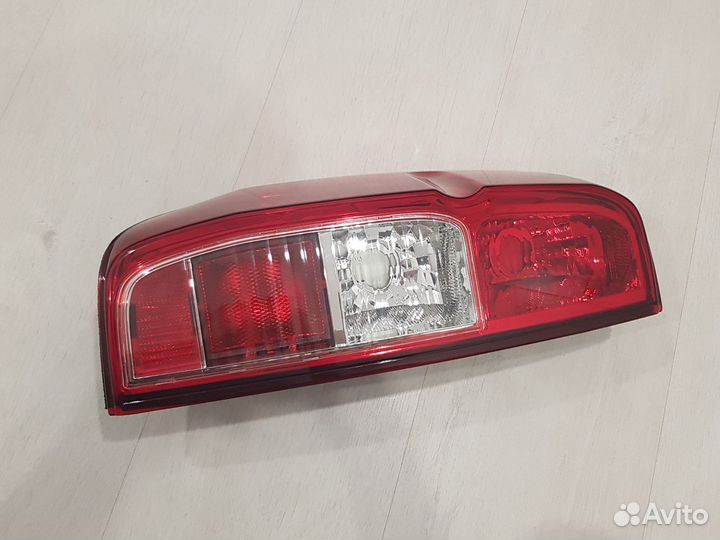 Фара на nissan navara