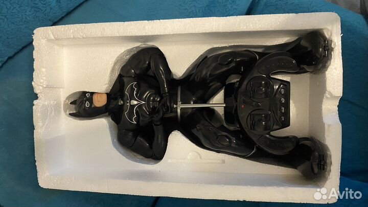 Бетмен на пульте управления