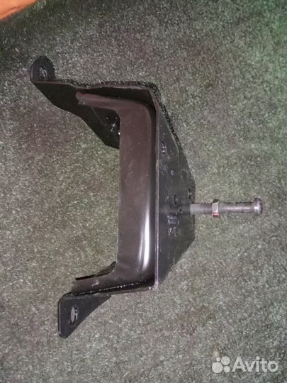 Крепление ремня безопасности заднее левое