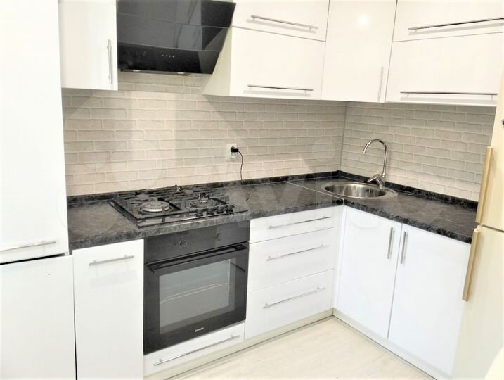 2-к. квартира, 51 м², 1/9 эт.