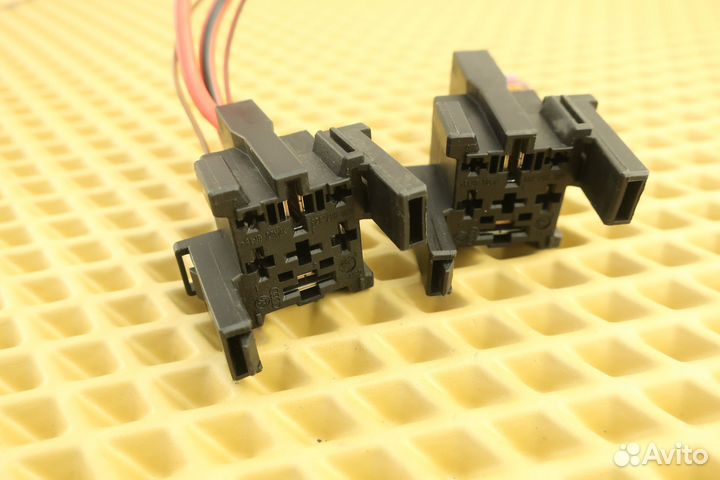 Разъем VAG 4H0937528